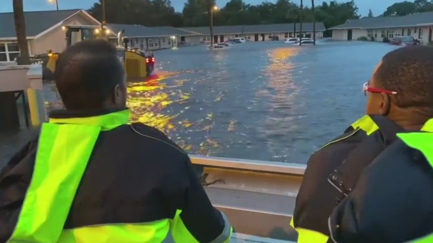 Hurricane Ian floods Kissimmee roads, neighborhoods